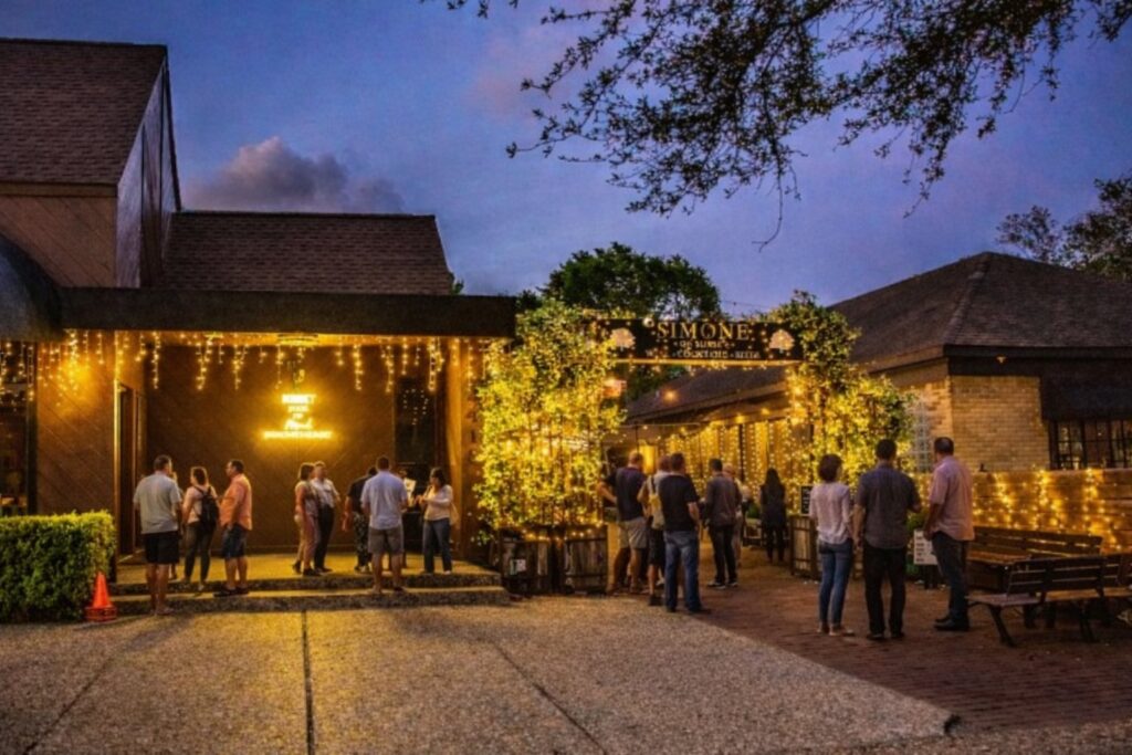 Late night Houston crowd outside Simone on Sunset wine and cocktail bar in Rice Village